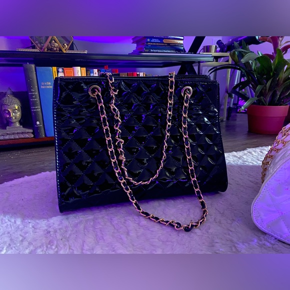 Gift Bags | Two For One | Black & White Hand Bags | Shoulder Bags 🖤🤍 - Picture 3 of 14